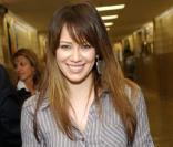 Hilary Duff se rend dans une école de Chicago pour venir en aide aux enfants défavorisés, mercredi 23 mars.