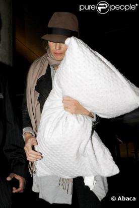 Blake Lively à son arrivée à l'aéroport de Las Vegas le 23 mars 2011
