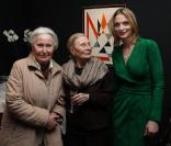 Michèle Morgan et sa soeur Hélène Roussel, en compagnie de Sarah Marshall, le 1er mars 2011.<br />