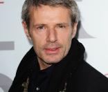 Le 6 avril 2011, le Théâtre des Champs-Elysées accueillera une soirée au profit de la Croix-Rouge japonaise. Lambert Wilson y prendra part. 
