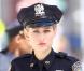Leelee Sobieski en plein tournage de la nouvelle série policière  Rookies  le 29 mars 2011. L'uniforme lui va comme un gant 