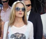 Sharon Stone à Hollywood le 11 mars 2011 dans un look urbain au top ! 