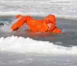 Le prince Harry s'entraîne dans l'archipel norvégien du Svalbard, en vue de l'expédition organisée pour l'association Walking With The Wounded. 30 mars 2011