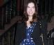 Liv Tyler en déclinaison de bleu et noir, simplement parfaite en mixant le masculin-féminin