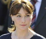 Carla Bruni-Sarkozy a choisi Chanel pour son périple tunisien