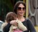 Oksana Grigorieva et sa fille Lucia à Sherman Oaks, Los Angeles le 25 mars 2011