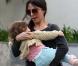 Oksana Grigorieva et sa fille Lucia à Sherman Oaks, Los Angeles le 25 mars 2011