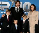 David, Victoria Beckham et leurs fils Brooklyn, Cruz et Romeo aux BBC Sports Personality of the Year Awards à Birmingham en décembre 2010 