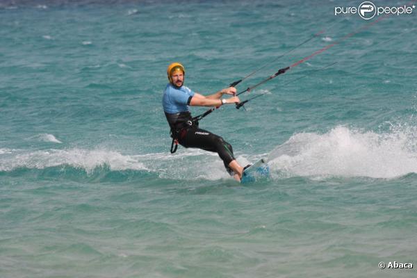 Le 3 avril 2011, le prince héritier Haakon de Norvège s'éclatait aux îles Canaries, à Fuerteventura, entre kitesurf et windsurf...