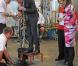 Samedi 2 avril 2011, la princesse Victoria et le prince Daniel de Suède achevaient leur visite dans la province du Smaland. A cette occasion, un atelier "soufflage de verre" était notamment au programme !