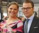 Samedi 2 avril 2011, la princesse Victoria et le prince Daniel de Suède achevaient leur visite dans la province du Smaland. A cette occasion, un atelier "soufflage de verre" était notamment au programme !