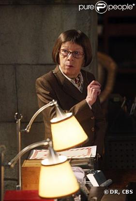 Linda Hunt dans NCIS : Los Angeles