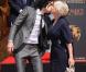 Helen Mirren a été immortalisée à Hollywood le 28 mars dernier. Et a eu en prime l'honneur d'un baiser de Russell Brand