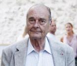 Jacques Chirac se promène dans Saint-Tropez en août 2010