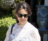 Katie Holmes sort de chez le fleuriste, à Los Angeles. 14 avril 2011