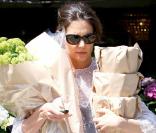 Katie Holmes sort de chez le fleuriste, à Los Angeles. 14 avril 2011