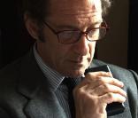 Vincent Lindon comme vous ne l\'avez sûrement jamais vu dans <em>Pater</em>, d\'Alain Cavalier. Sélection officielle du Festival de Cannes 2011