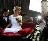 La skieuse Maria Riesch, 26 ans, a épousé son compagnon et manageur Marcus Höfl, 37 ans. D'abord civilement, à Garmen-Partenkirschen, le 14 avril 2011 dans une tenue bronze, puis religieusement, le 16, à Going (Autriche).