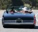 Pink a fait un véritable effort de look ! Elle se balade avec son époux Carey Hart dans les rues de Malibu. 16 avril 2011