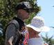 Pink a fait un véritable effort de look ! Elle se balade avec son époux Carey Hart dans les rues de Malibu. 16 avril 2011