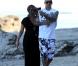 Pink, enceinte, et son mari Carey Hart sur la plage à Malibu le 31 mars 2011