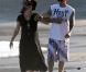 Pink, enceinte, et son mari Carey Hart sur la plage à Malibu le 31 mars 2011
