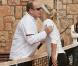 Le prince Albert s'amuse avec la joueuse danoise Caroline Wozniacki lors d'un match amical de tennis dans le cadre du tournoi de Monte-Carlo le 17 avril 2011