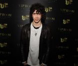 Julian Perretta se rend au VIP Room, à Paris, après son concert au Bataclan, samedi 16 avril.