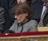  Béatrice Bernascon, entourée de sa fille Anne-Laure, ainsi que des trois premiers enfants de Philippe Séguin (Pierre, Catherine et Patrick), lui rendent hommage à l'assemblée nationale. 12 janvier 2010 