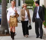 Katherine Heigl ne quitte pas sa maman-manager. Cette dernière pourrait au moins lui être de bons conseils en matière de tenue vestimentaire. Los Angeles, 18 avril 2011  