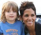 Halle Berry aurait-elle trouvé un amoureux à sa petite Nahla le 20 avril 2011 à Los Angeles ?
