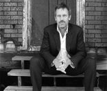 Hugh Laurie publie au printemps 2011 son album de blues  Let Them Talk .