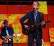 Hugh Laurie était l'invité du Grand Journal de Canal+ le 21 avril 2011 pour présenter son album de blues Let Them Talk .