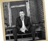 Hugh Laurie publie au printemps 2011 son album de blues <em>Let Them Talk</em>.