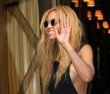 Beyoncé sort du restaurant Costes, à Paris, le 23 avril 2011