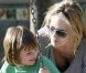 Sharon Stone dans un parc de Los Angeles avec ses fils Laird et Quinn le 23 avril 2011