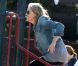 Sharon Stone dans un parc de Los Angeles avec ses fils Laird et Quinn le 23 avril 2011