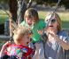Sharon Stone dans un parc de Los Angeles avec ses fils Laird et Quinn le 23 avril 2011