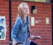 Sharon Stone dans un parc de Los Angeles avec ses fils Laird et Quinn le 23 avril 2011