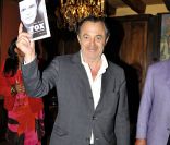 Marc Rioufol lors de la vente aux enchères au profit de l'association Plan France à Paris le 28 avril 2011