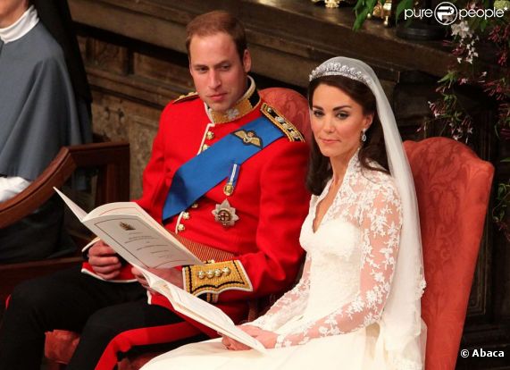 Le prince William et Kate Middleton échangent leurs voeux dans l'abbaye de Westminster à Londres le 29 avril 2011