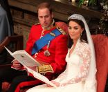 Le prince William et Kate Middleton échangent leurs voeux dans l'abbaye de Westminster à Londres le 29 avril 2011