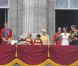Les quelques minutes passées par William et Catherine au balcon de Buckingham Palace, vers 14h25 (heure française), en coompagnie du couple royal, de leurs témoins, de leurs demoiselles d'honneur et pages, ont enchanté le public, qui s'est délecté de leur tendre baiser !