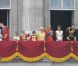 Les quelques minutes passées par William et Catherine au balcon de Buckingham Palace, vers 14h25 (heure française), en coompagnie du couple royal, de leurs témoins, de leurs demoiselles d'honneur et pages, ont enchanté le public, qui s'est délecté de leur tendre baiser !