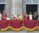 Les quelques minutes passées par William et Catherine au balcon de Buckingham Palace, vers 14h25 (heure française), en coompagnie du couple royal, de leurs témoins, de leurs demoiselles d'honneur et pages, ont enchanté le public, qui s'est délecté de leur tendre baiser !