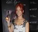 Rihanna, crinière flamboyante et sourire de circonstance présente son nouveau parfum 