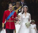 Le prince William et la princesse Catherine à la sortie de l'abbey de Westminster à Londres le 29 avril 2011 