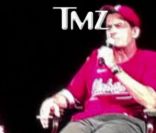 Charlie Sheen sur scène à Vancouver, le 2 mai 2011.