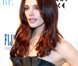 Ashley Greene avec un roux profond est encore plus sexy 