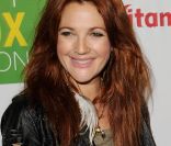 Drew Barrymore avec un roux doré délicieux est toujours pétillante 